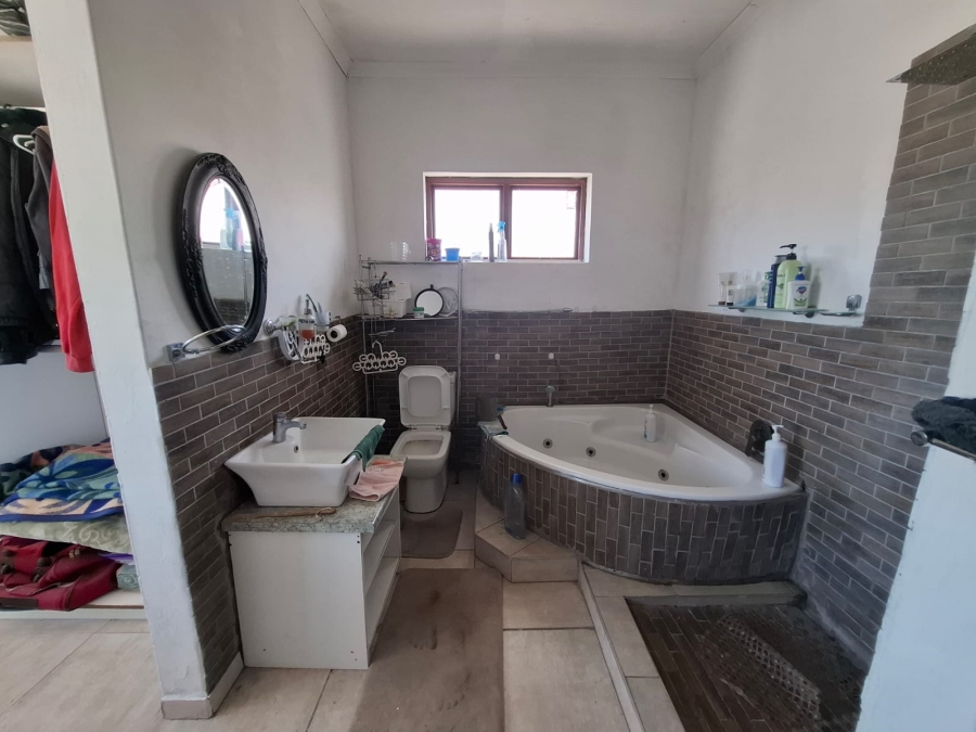 6 Bedroom Property for Sale in Pelican Heights Western Cape